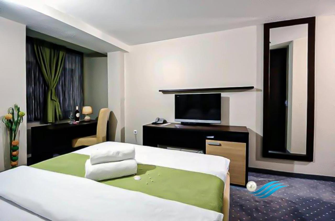 Biser Hotel Derventa Exterior photo