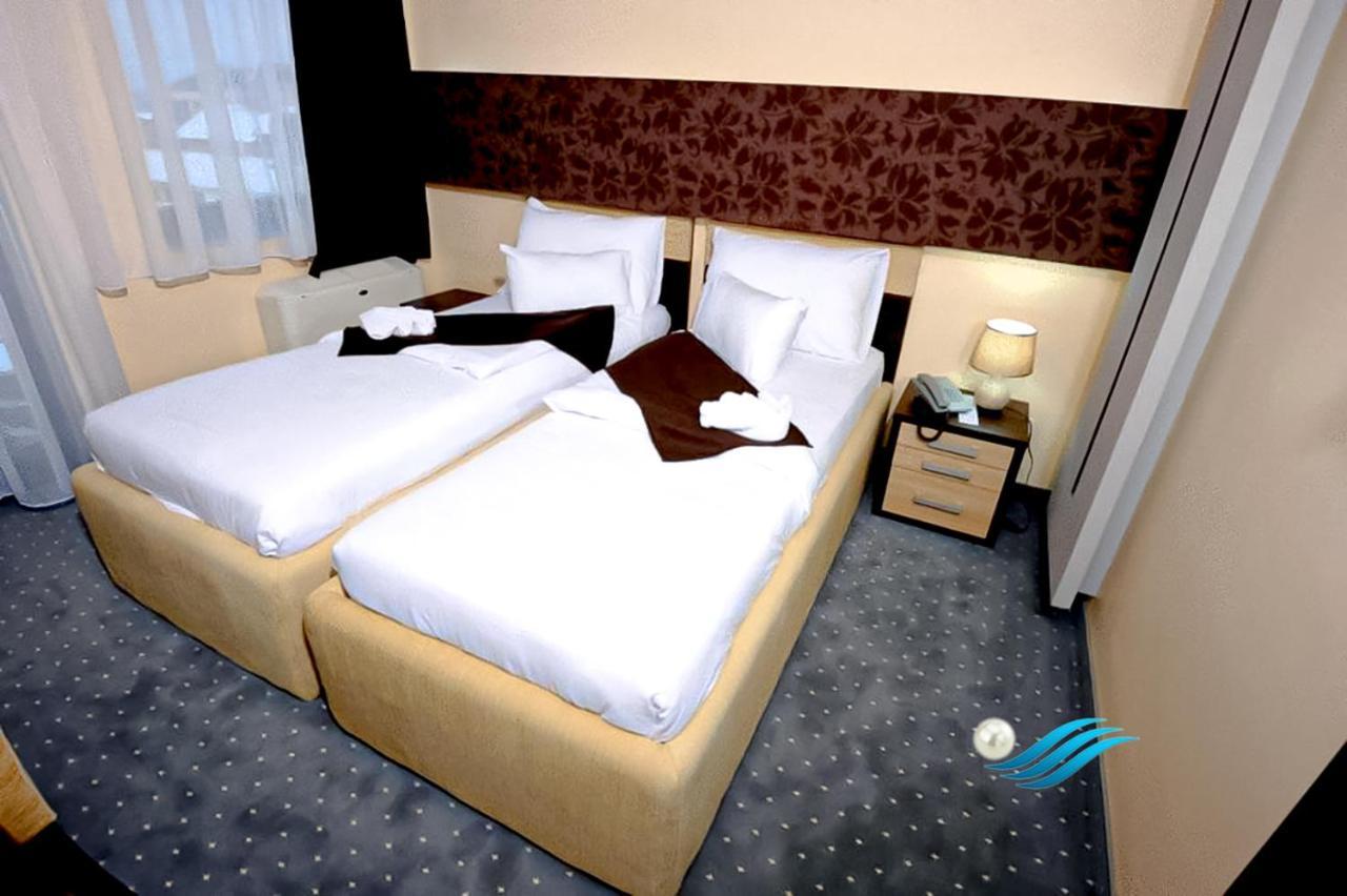Biser Hotel Derventa Exterior photo